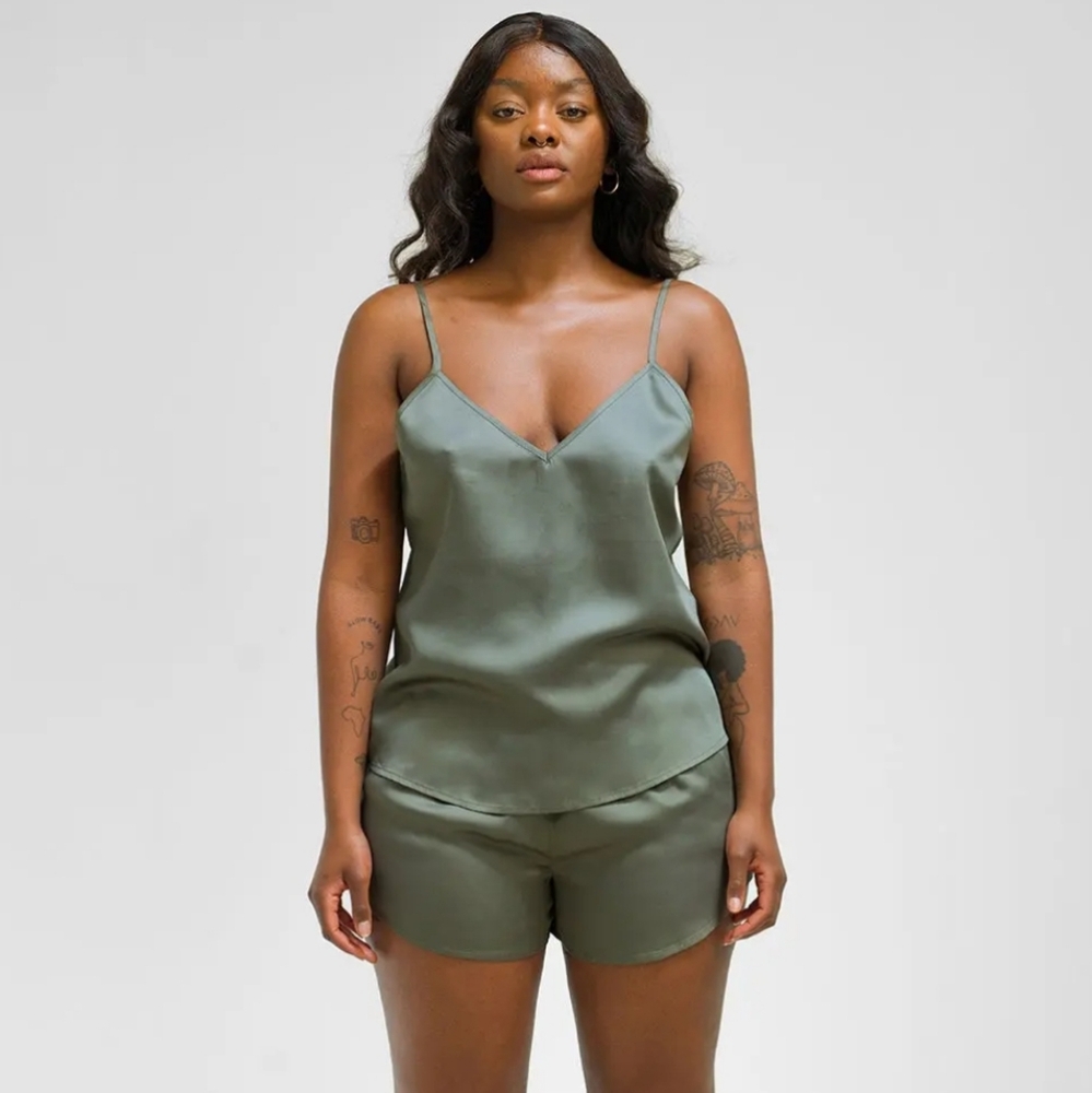 Ettitude NEW Sateen Shortie, Size Medium, Color Moss Green